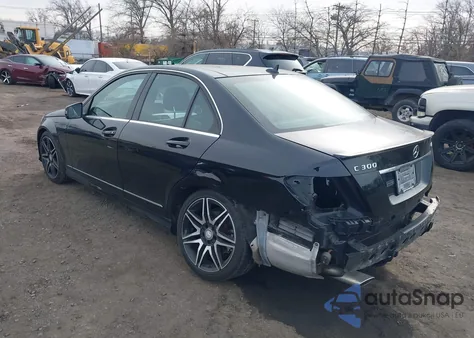 2014 Mercedes-Benz C 300 Sport 4Matic z USA, uszkodzony, nr VIN WDDGF8AB9EA916761